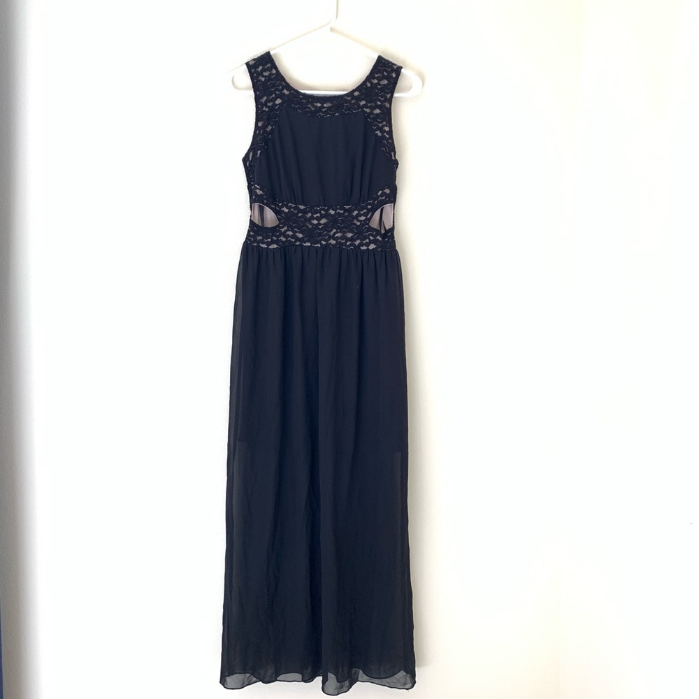 Black long sleeveless dress